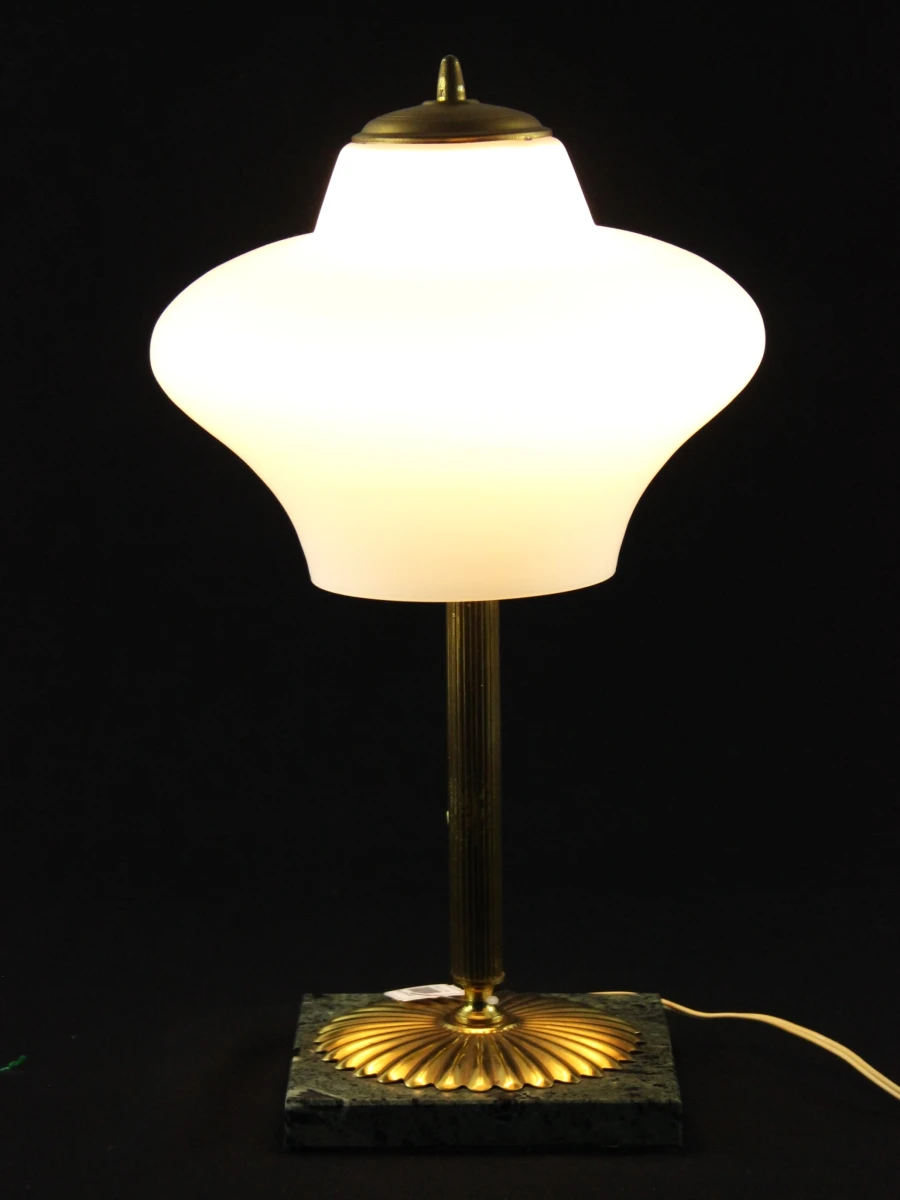 Vintage Art deco tafelllamp in mat opaline glas met messing voet en groene marmerlook - foto 3