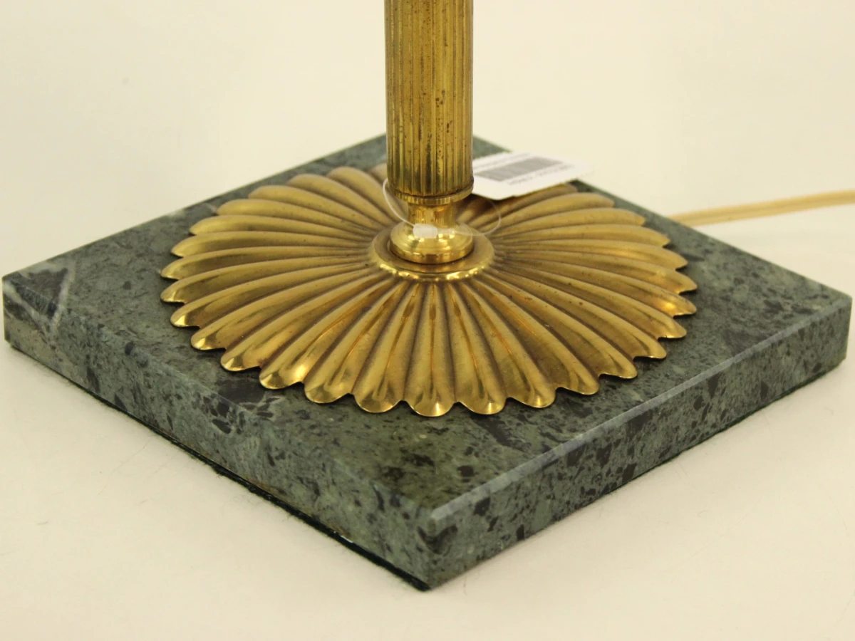 Vintage Art deco tafelllamp in mat opaline glas met messing voet en groene marmerlook - foto 4