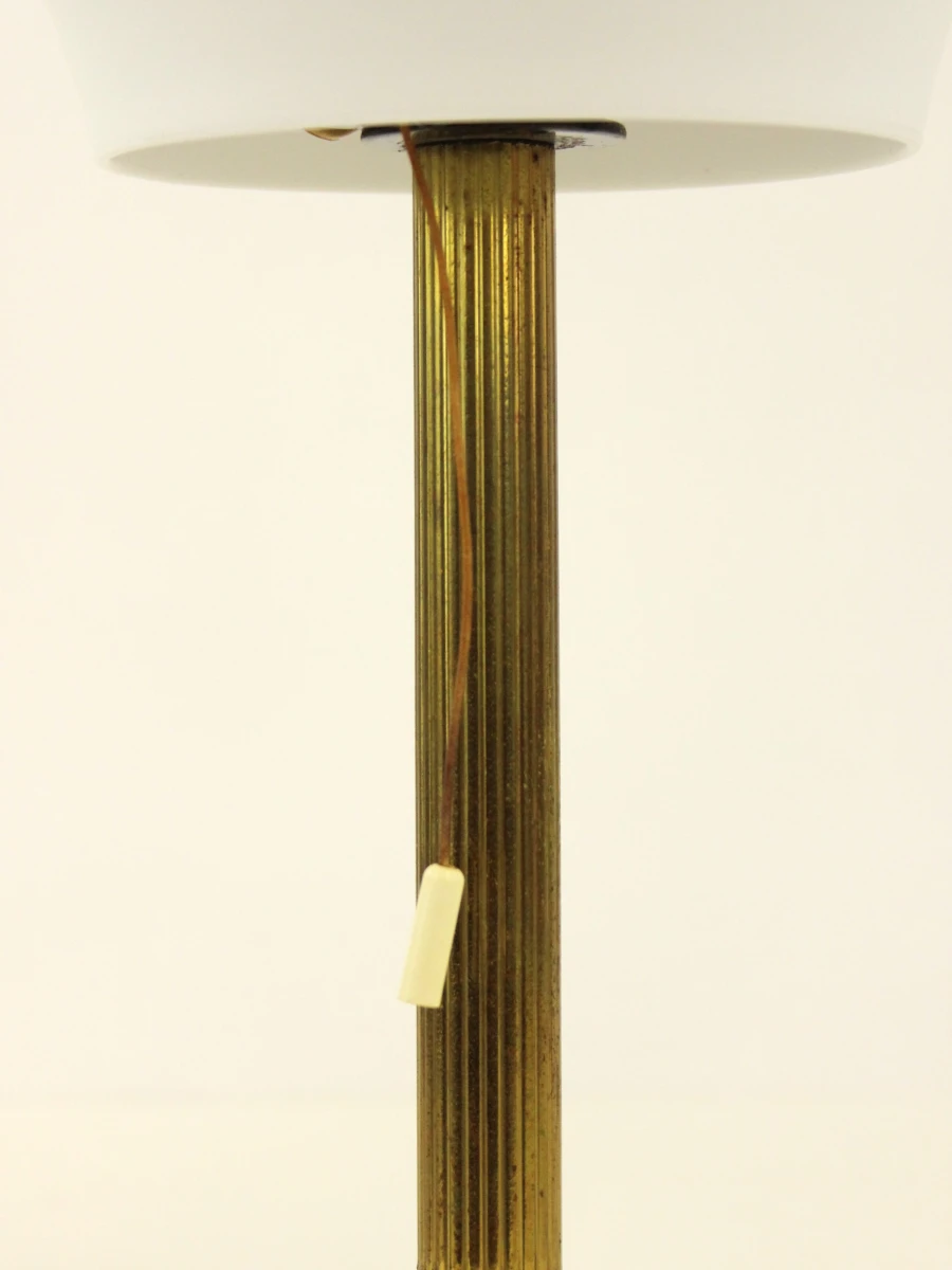 Vintage Art deco tafelllamp in mat opaline glas met messing voet en groene marmerlook - foto 5