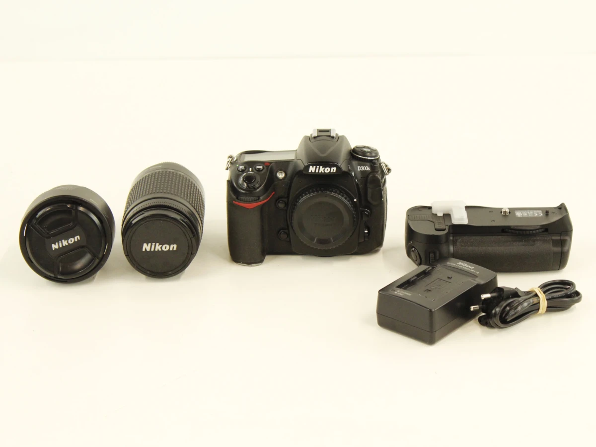 Nikon D300s digitale spiegelreflexcamera met 2 Nikkor-objectieven & toebehoren - foto 2