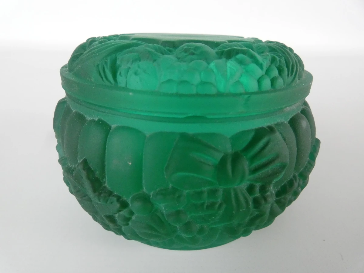 Groene glazen sierpot met deksel en reliëfdecoratie - foto 2