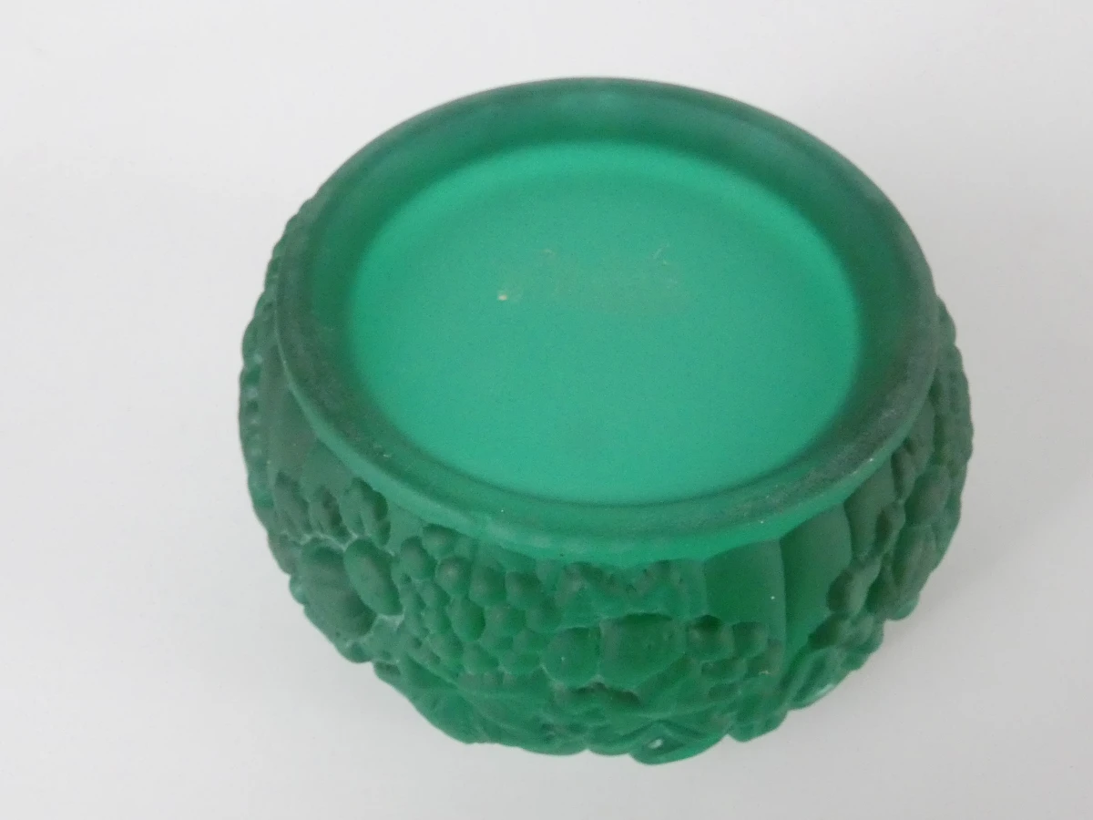 Groene glazen sierpot met deksel en reliëfdecoratie - foto 6