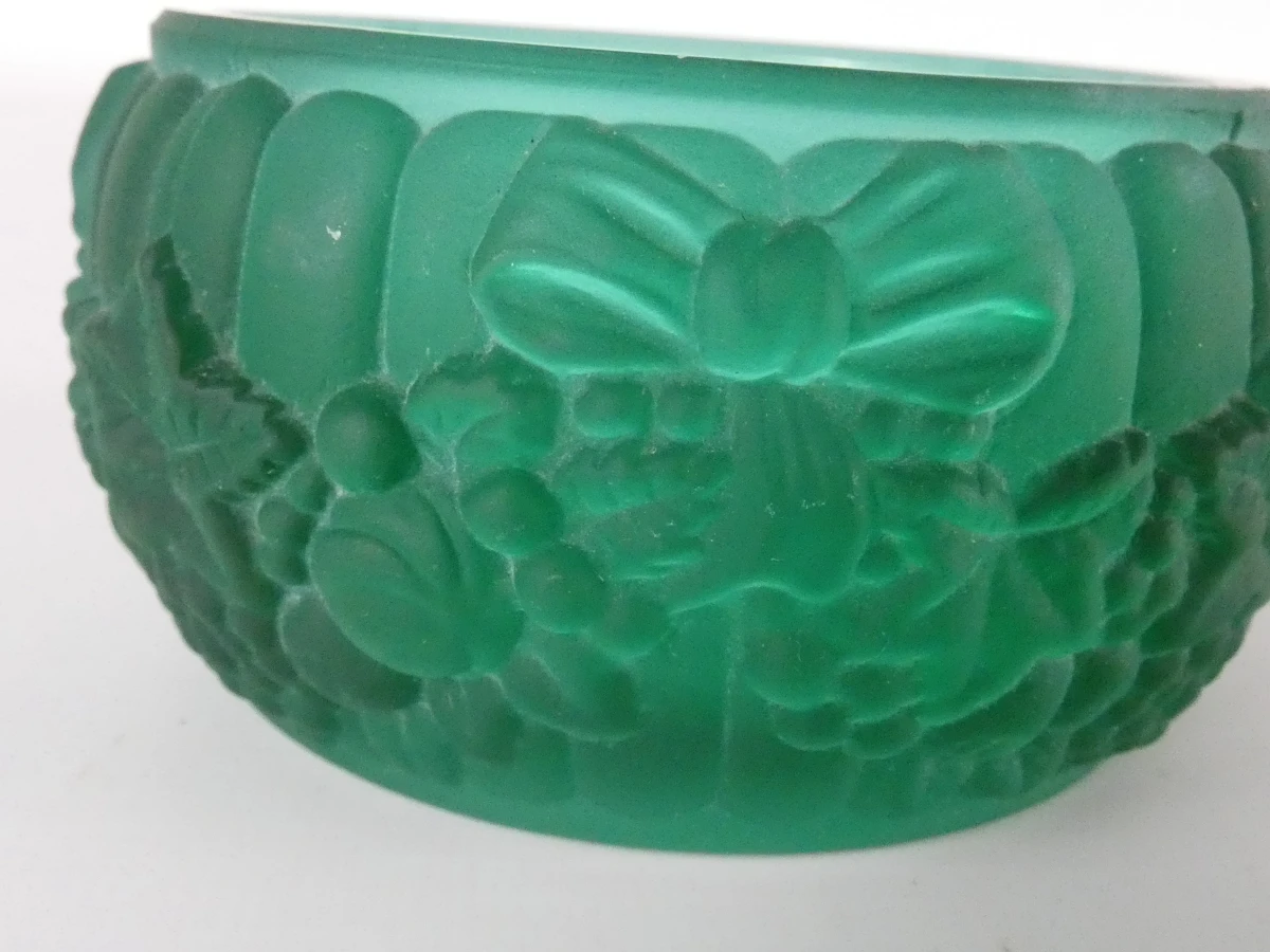 Groene glazen sierpot met deksel en reliëfdecoratie - foto 7