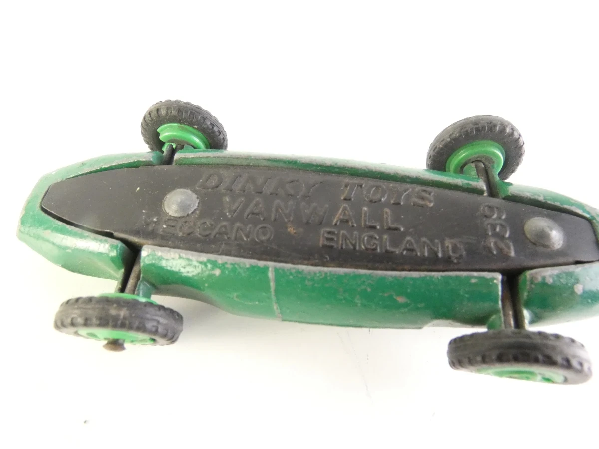 Vintage Dinky Toys modelauto's en verkeersborden - foto 9