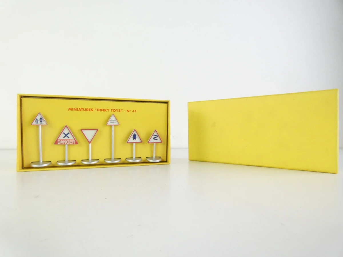 Vintage Dinky Toys modelauto's en verkeersborden - foto 15