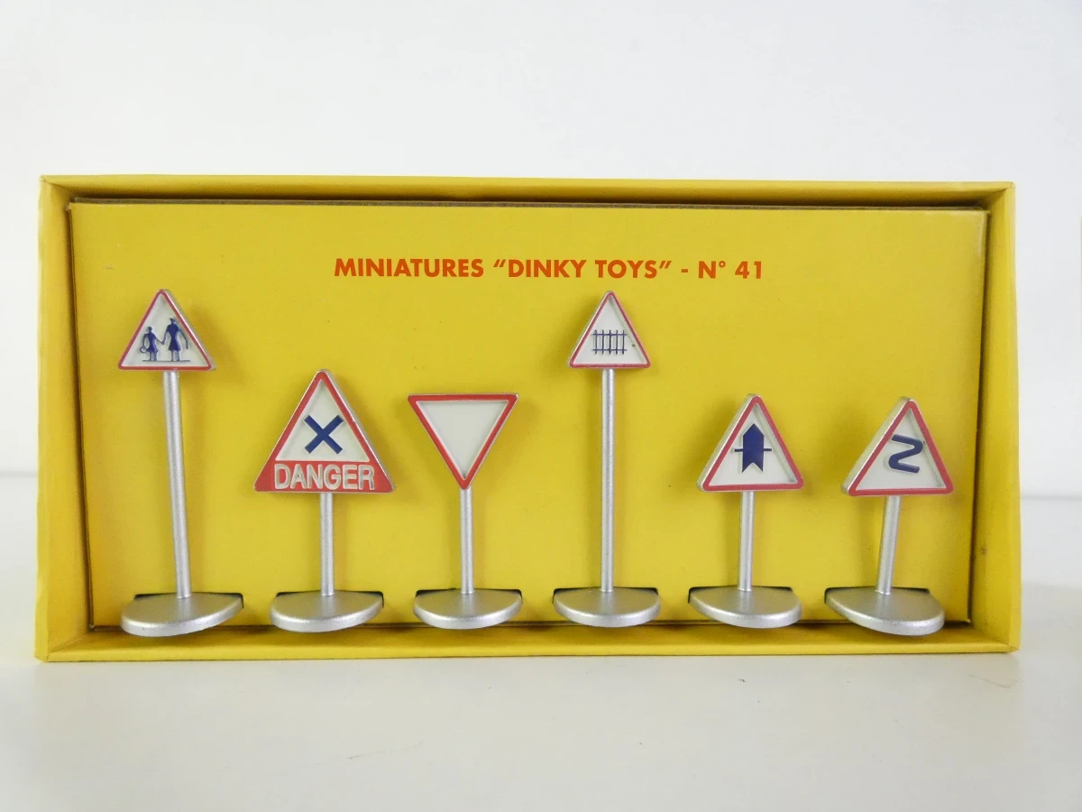 Vintage Dinky Toys modelauto's en verkeersborden - foto 16