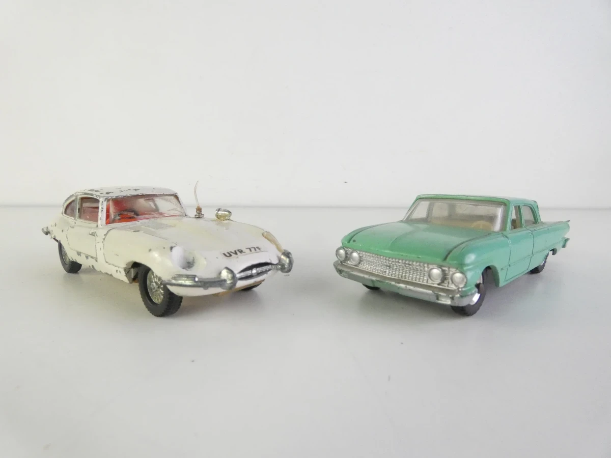 Vintage Dinky Toys modelauto's en verkeersborden - foto 20