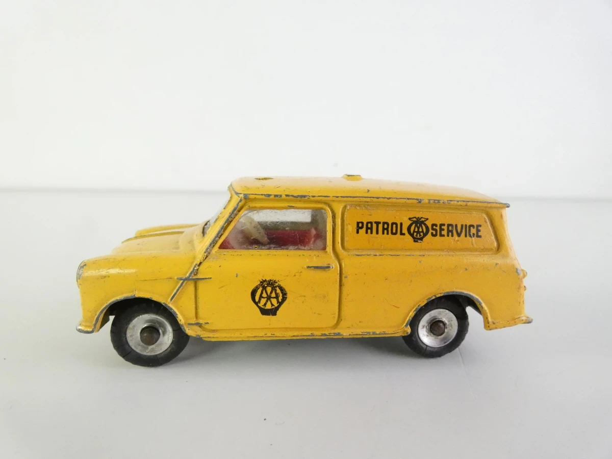 Vintage Dinky Toys modelauto's en verkeersborden - foto 36