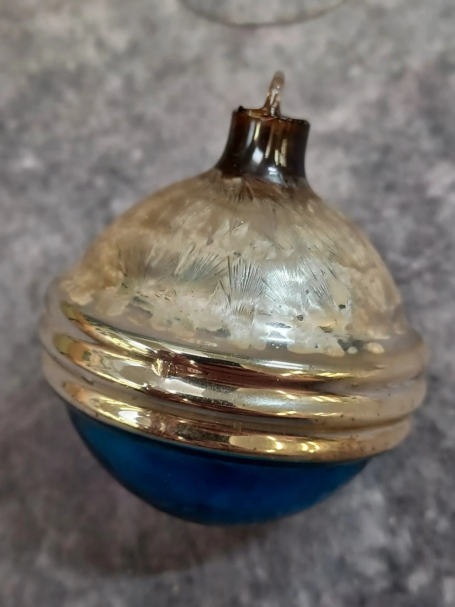 Exclusieve set van 2 vintage Ajeko glazen kerstballen met ijsbloemmotief - foto 5