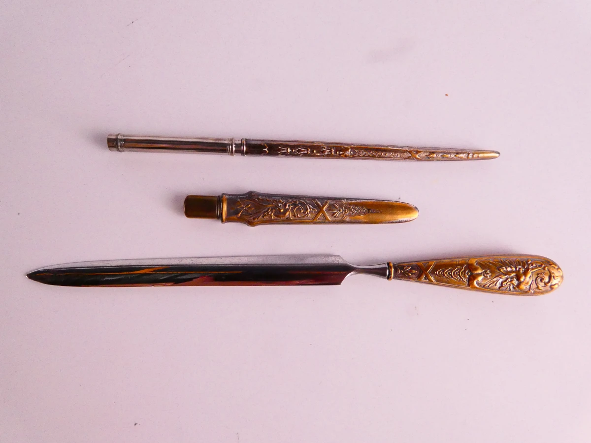 Vintage zilveren en verzilverd bestek en bureauaccessoires, - foto 7