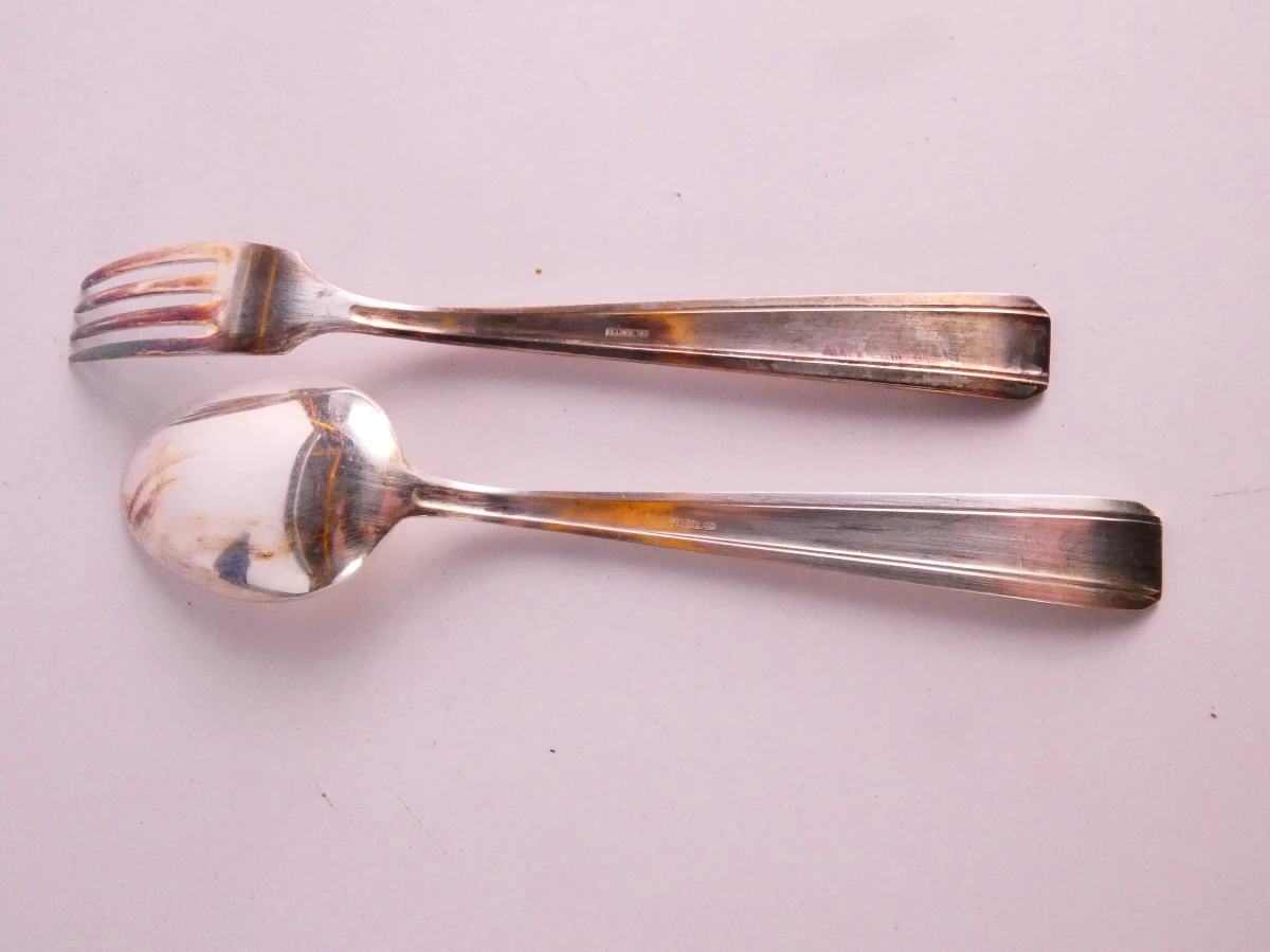 Vintage zilveren en verzilverd bestek en bureauaccessoires, - foto 14