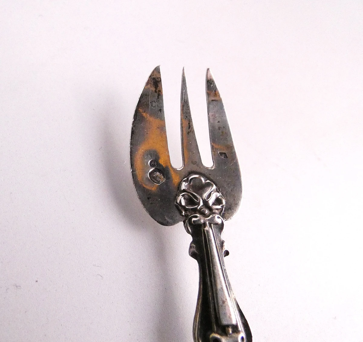Vintage zilveren en verzilverd bestek en bureauaccessoires, - foto 16