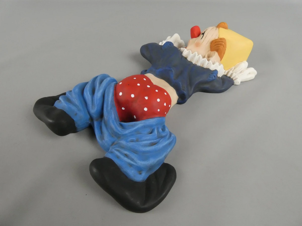 Beeld Liggende clown - foto 3