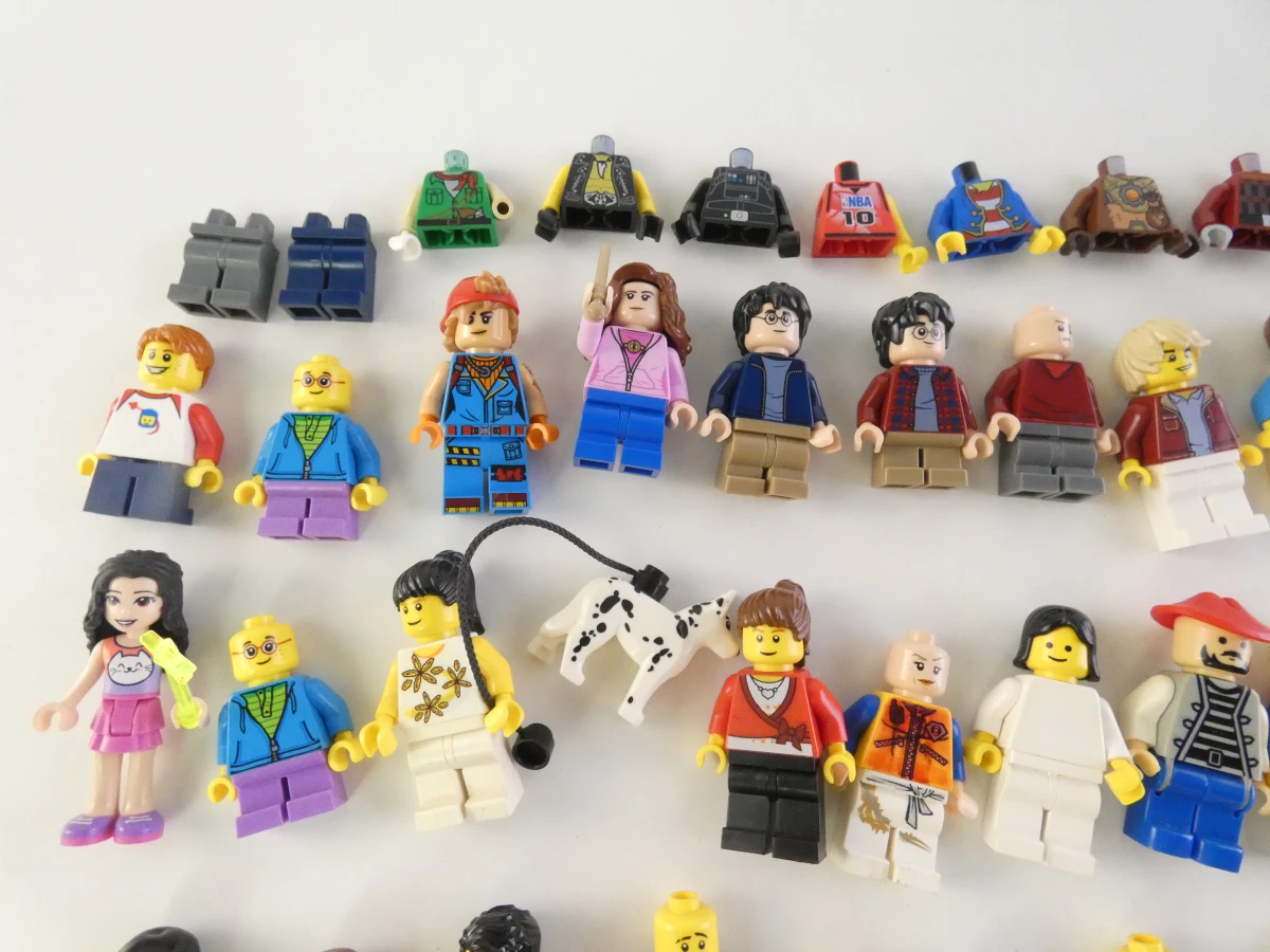Lot van verschillende LEGO minifiguren en accessoires - foto 2
