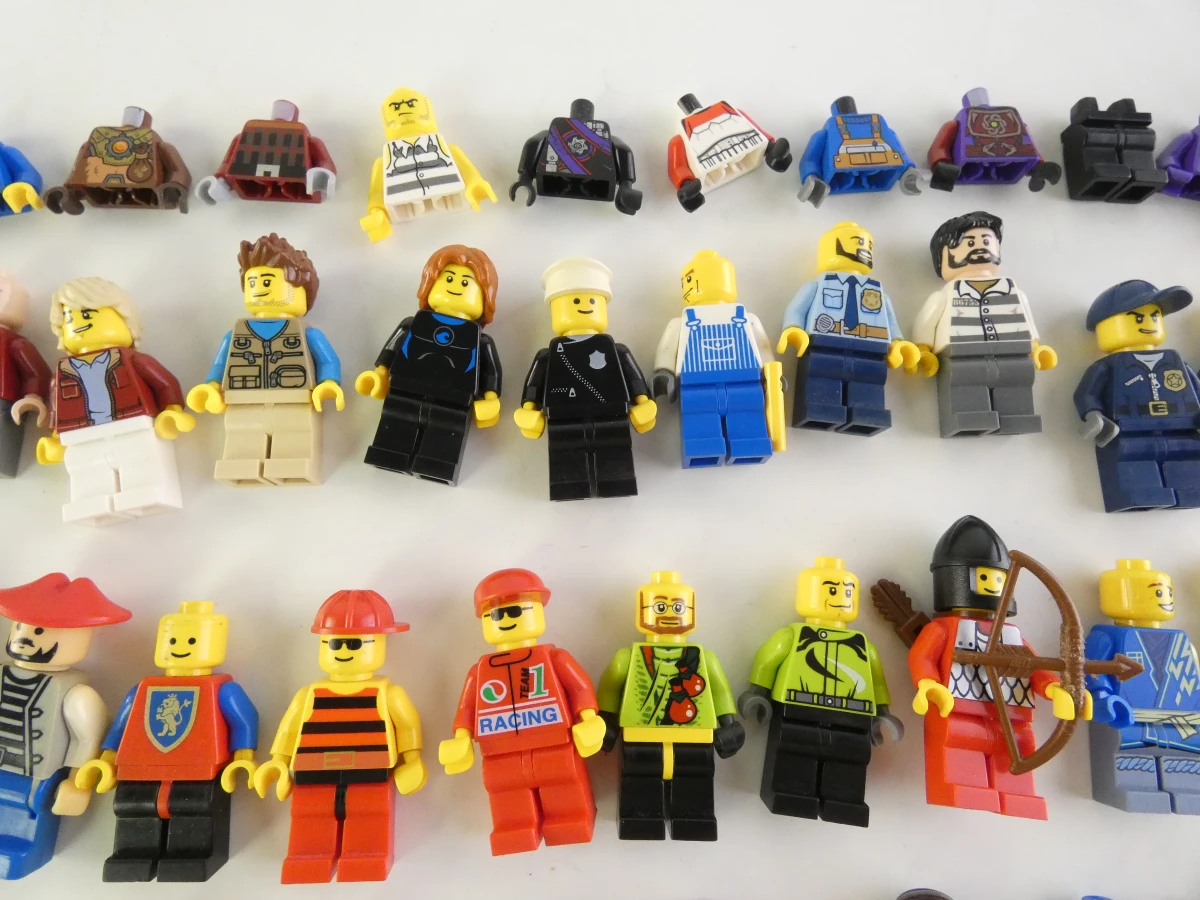 Lot van verschillende LEGO minifiguren en accessoires - foto 3