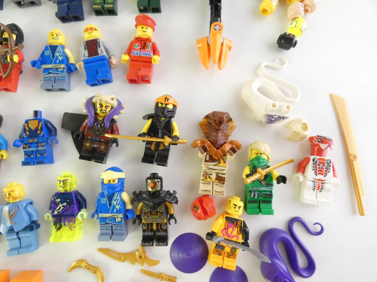 Lot van verschillende LEGO minifiguren en accessoires - foto 5