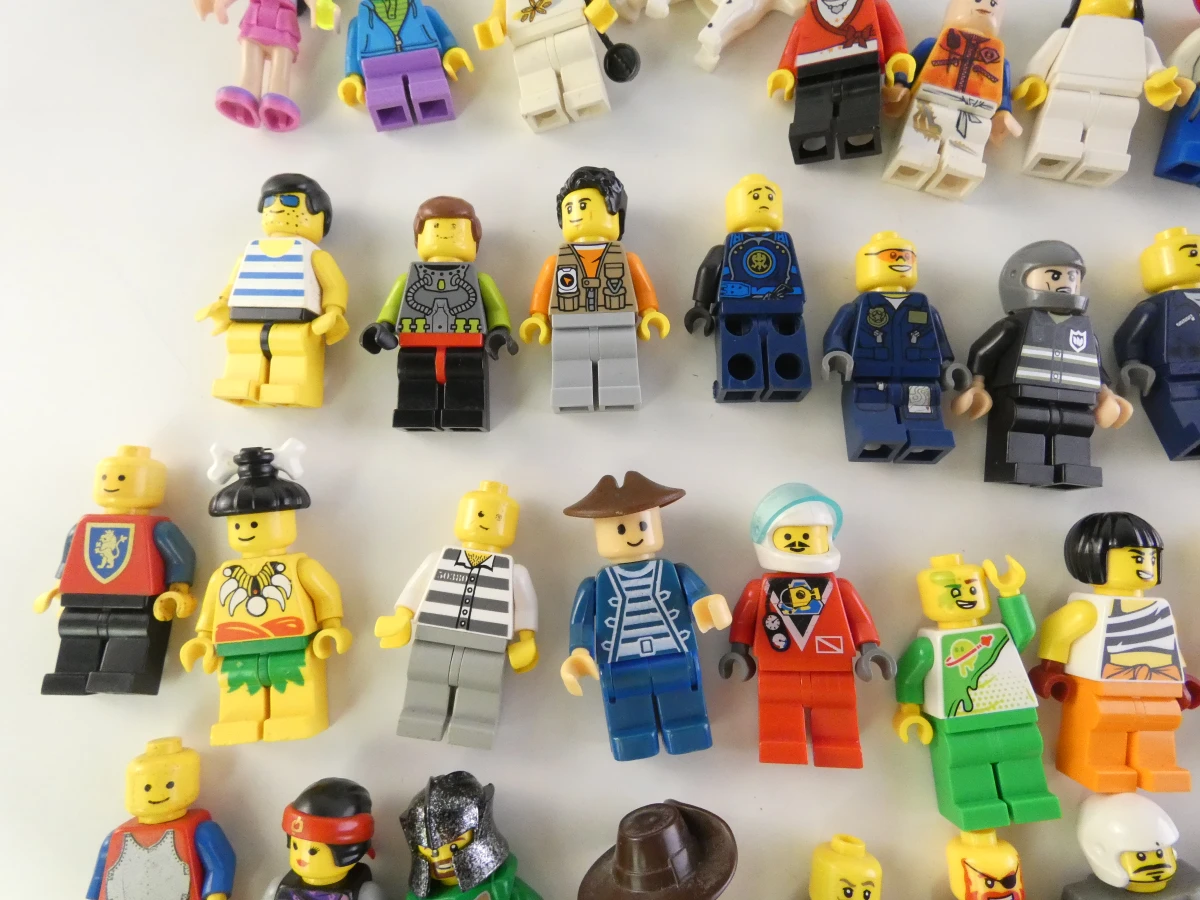 Lot van verschillende LEGO minifiguren en accessoires - foto 7
