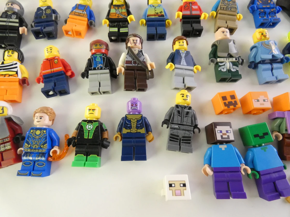 Lot van verschillende LEGO minifiguren en accessoires - foto 9