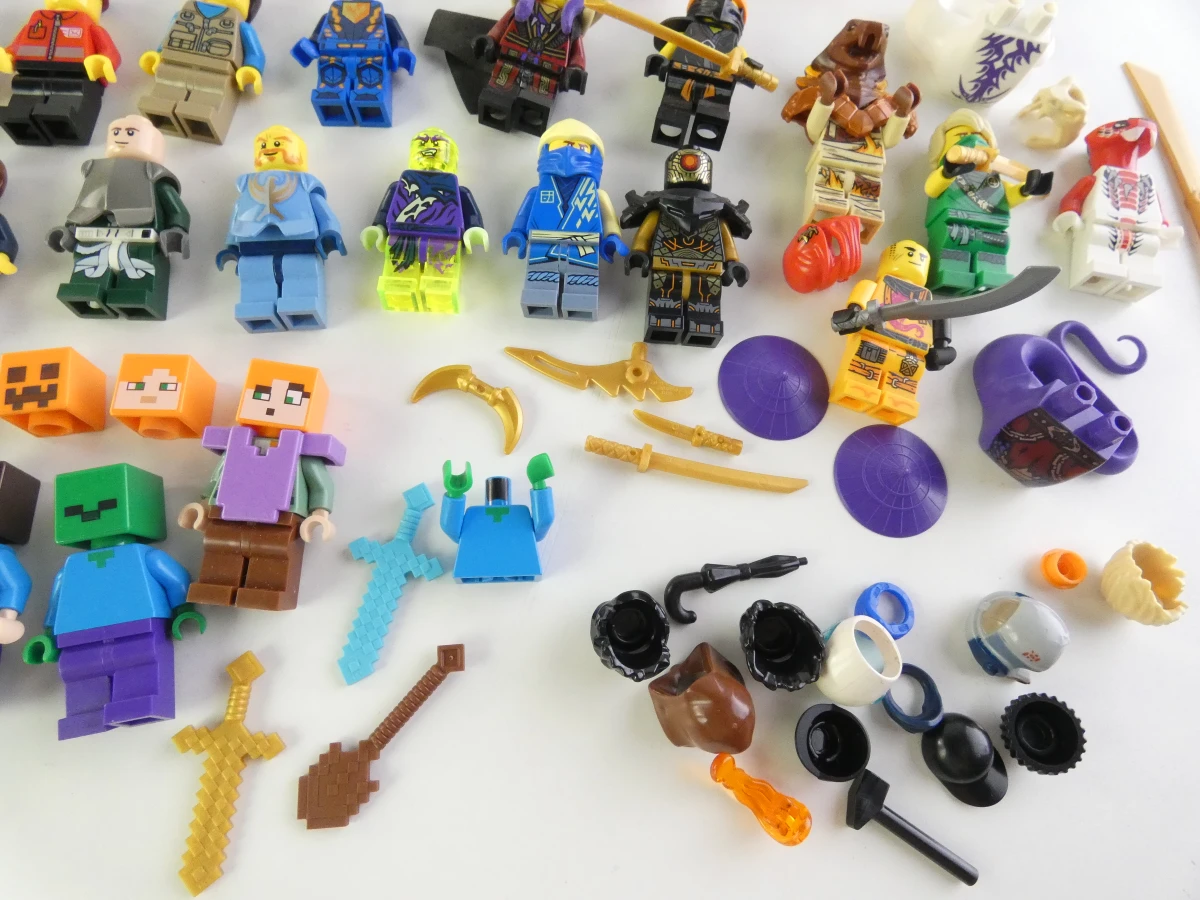 Lot van verschillende LEGO minifiguren en accessoires - foto 10