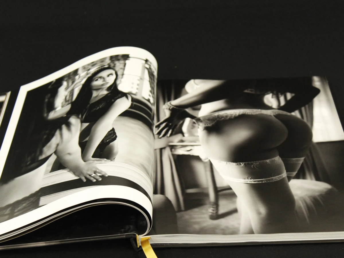 Leave the Light On - Annelore Desmet- Stichting Kunstboek - foto 5