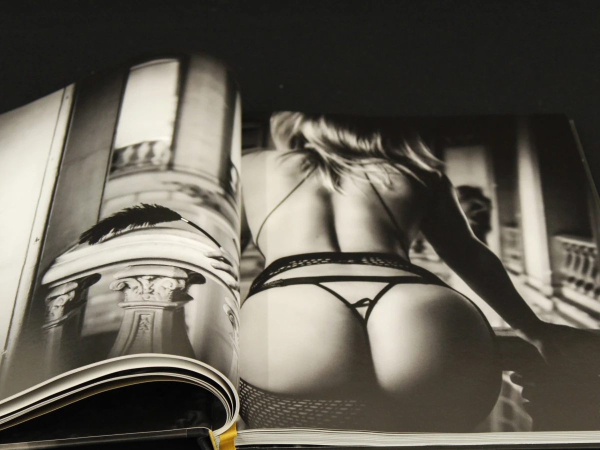 Leave the Light On - Annelore Desmet- Stichting Kunstboek - foto 4