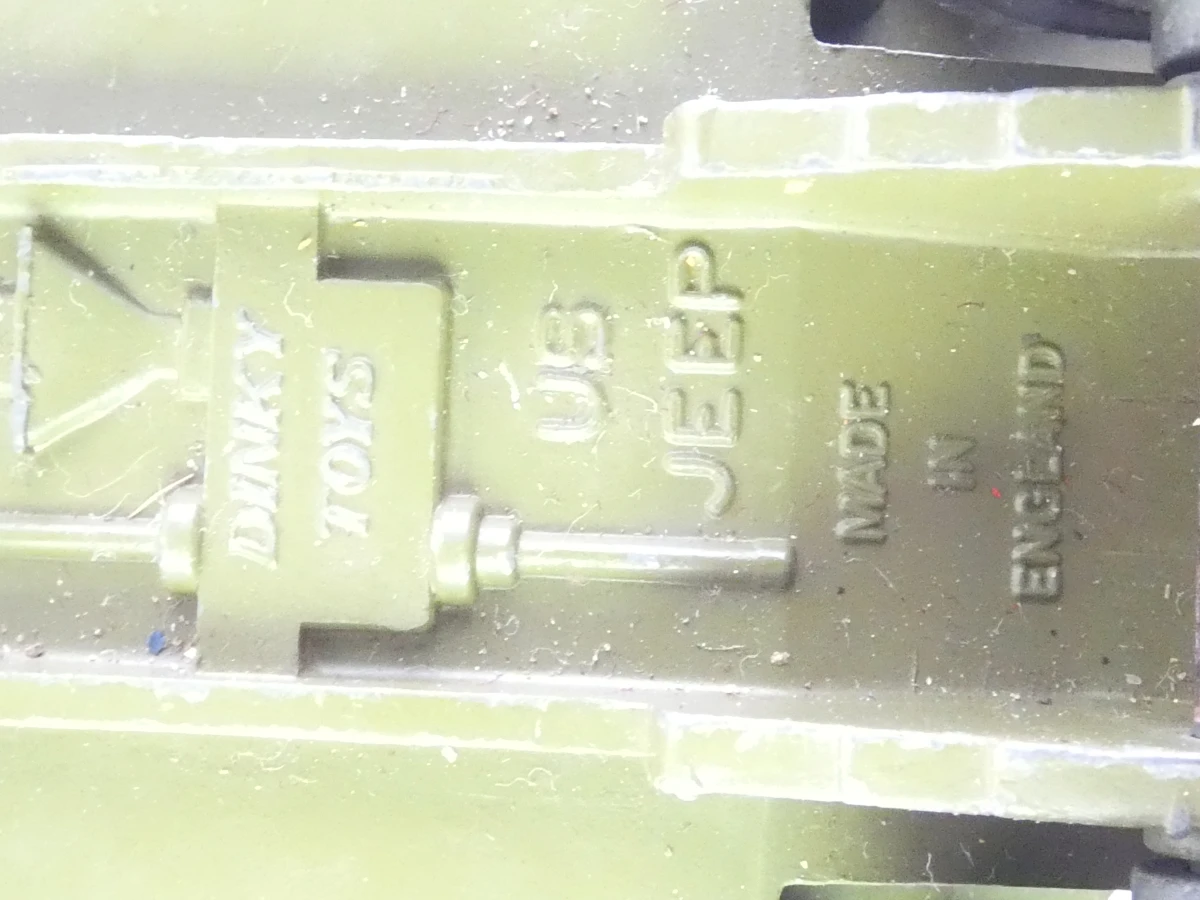 Vijf vintage militaire Dinky Toys schaalmodellen - foto 17