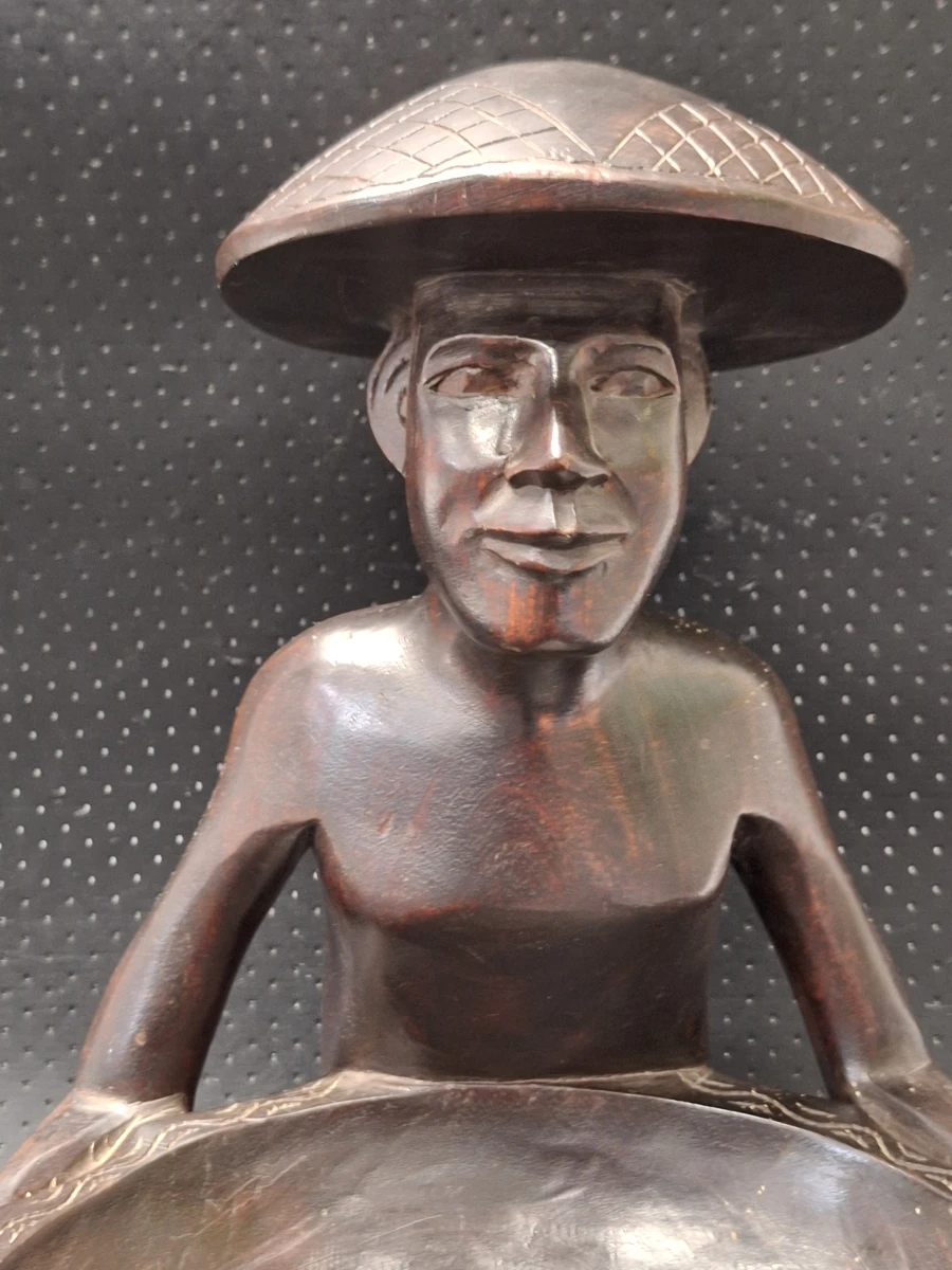 Grote hand gesneden houten fruitschaal met zittende Ifugao man - Filipijnen - foto 5
