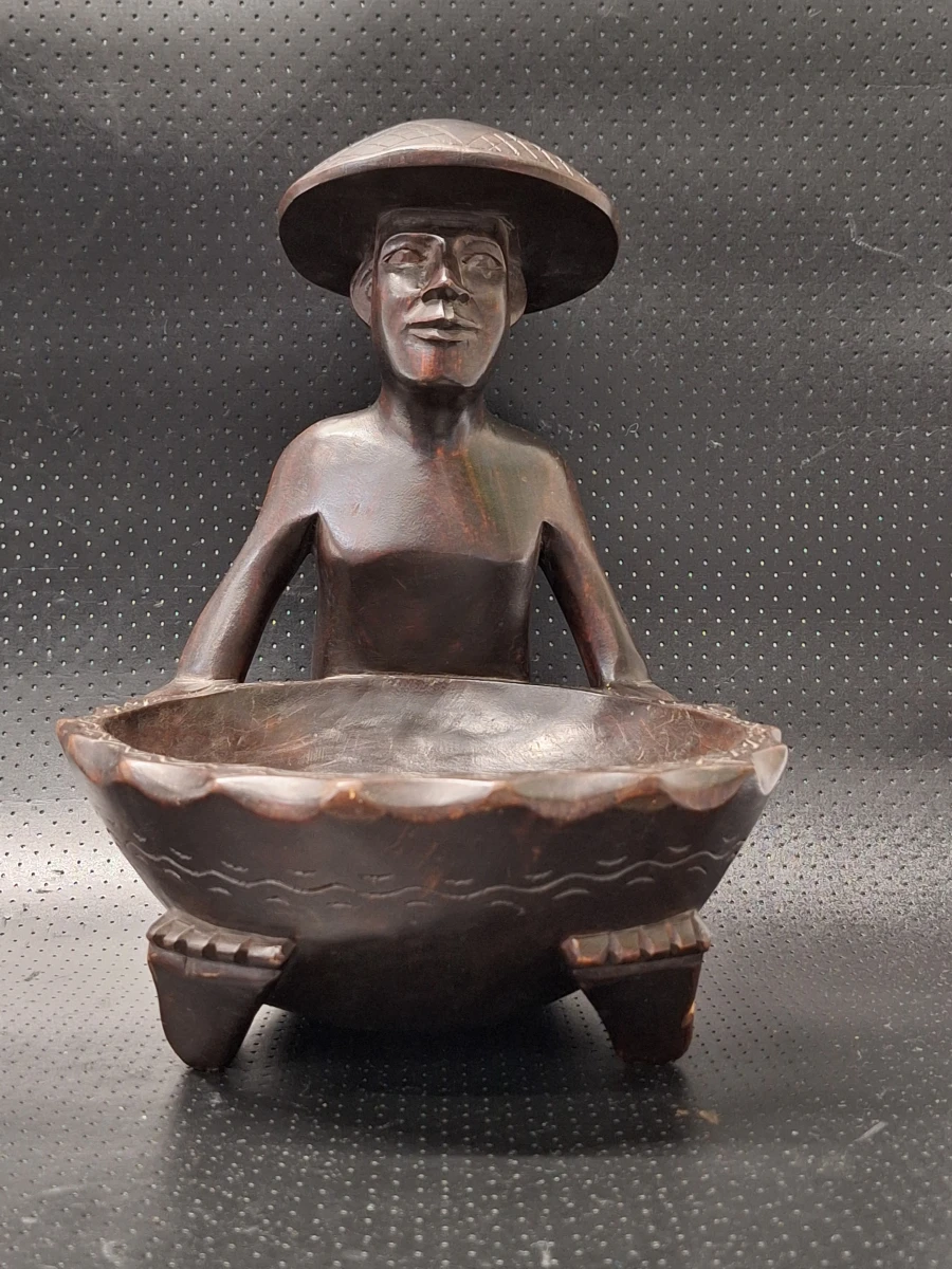 Grote hand gesneden houten fruitschaal met zittende Ifugao man - Filipijnen - foto 2