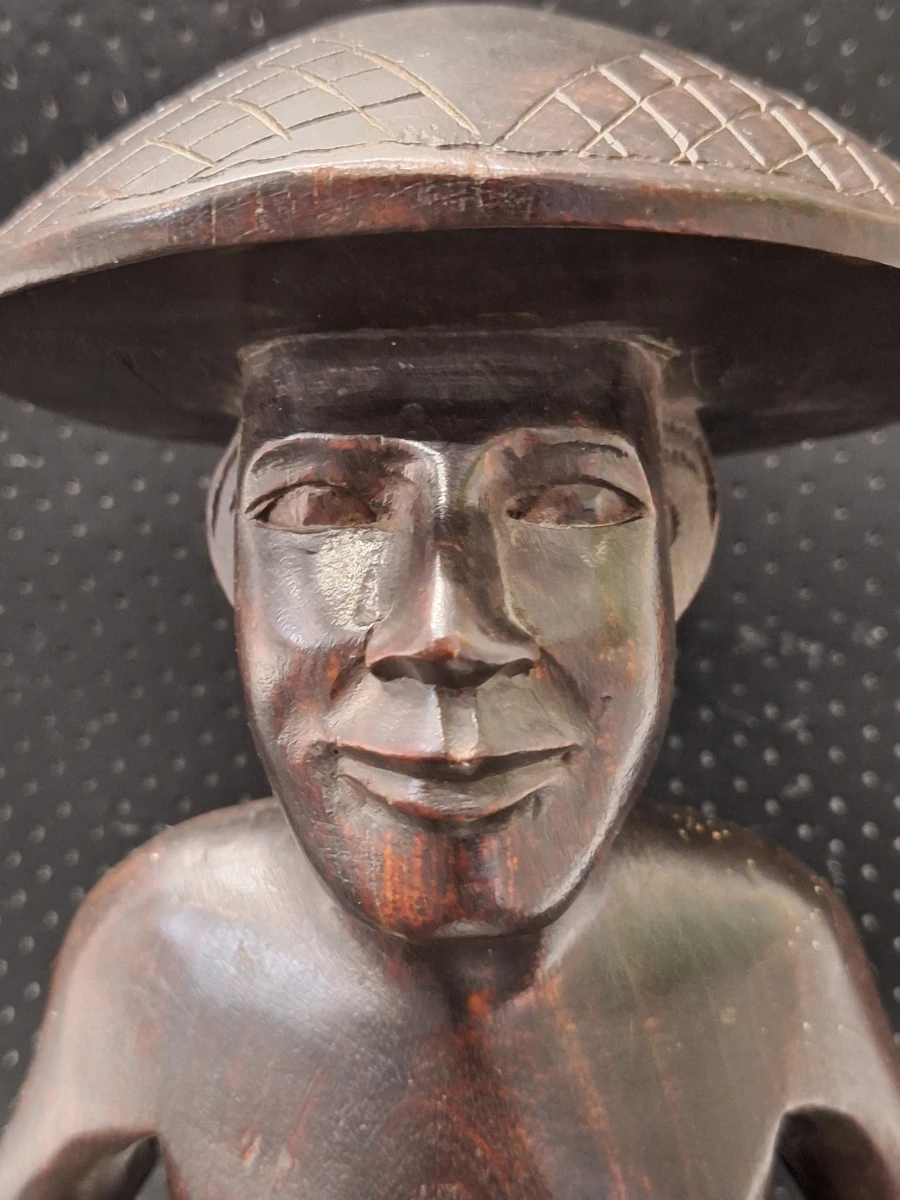 Grote hand gesneden houten fruitschaal met zittende Ifugao man - Filipijnen - foto 6