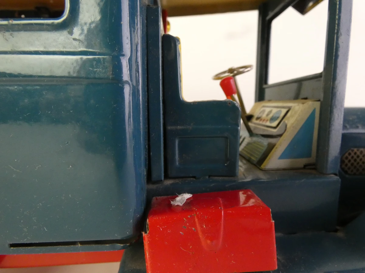Set van 2 vintage speelgoedvoertuigen in oldtimerstijl - foto 6