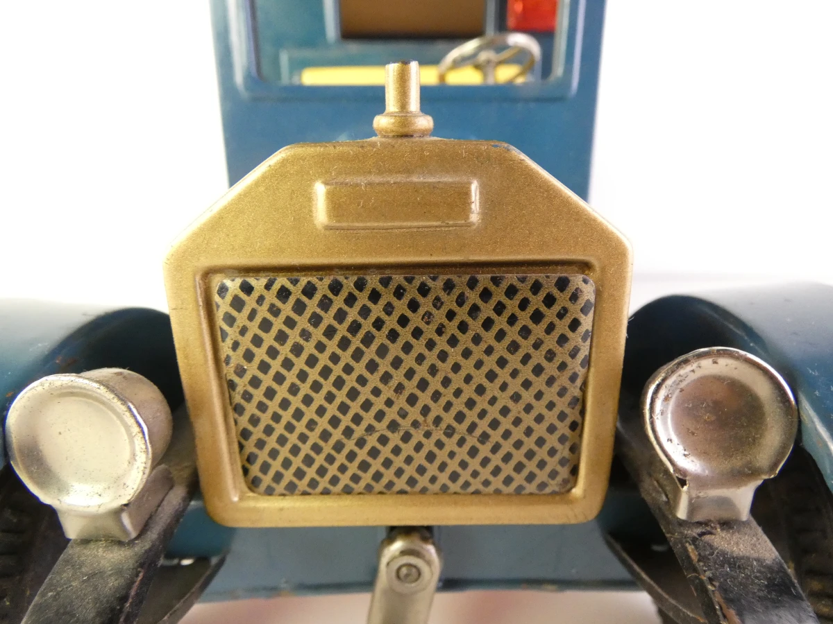 Set van 2 vintage speelgoedvoertuigen in oldtimerstijl - foto 10