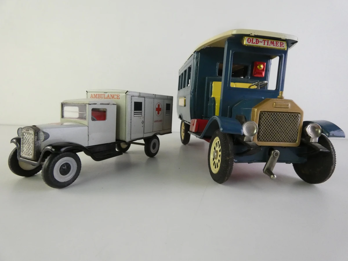 Set van 2 vintage speelgoedvoertuigen in oldtimerstijl - foto 25