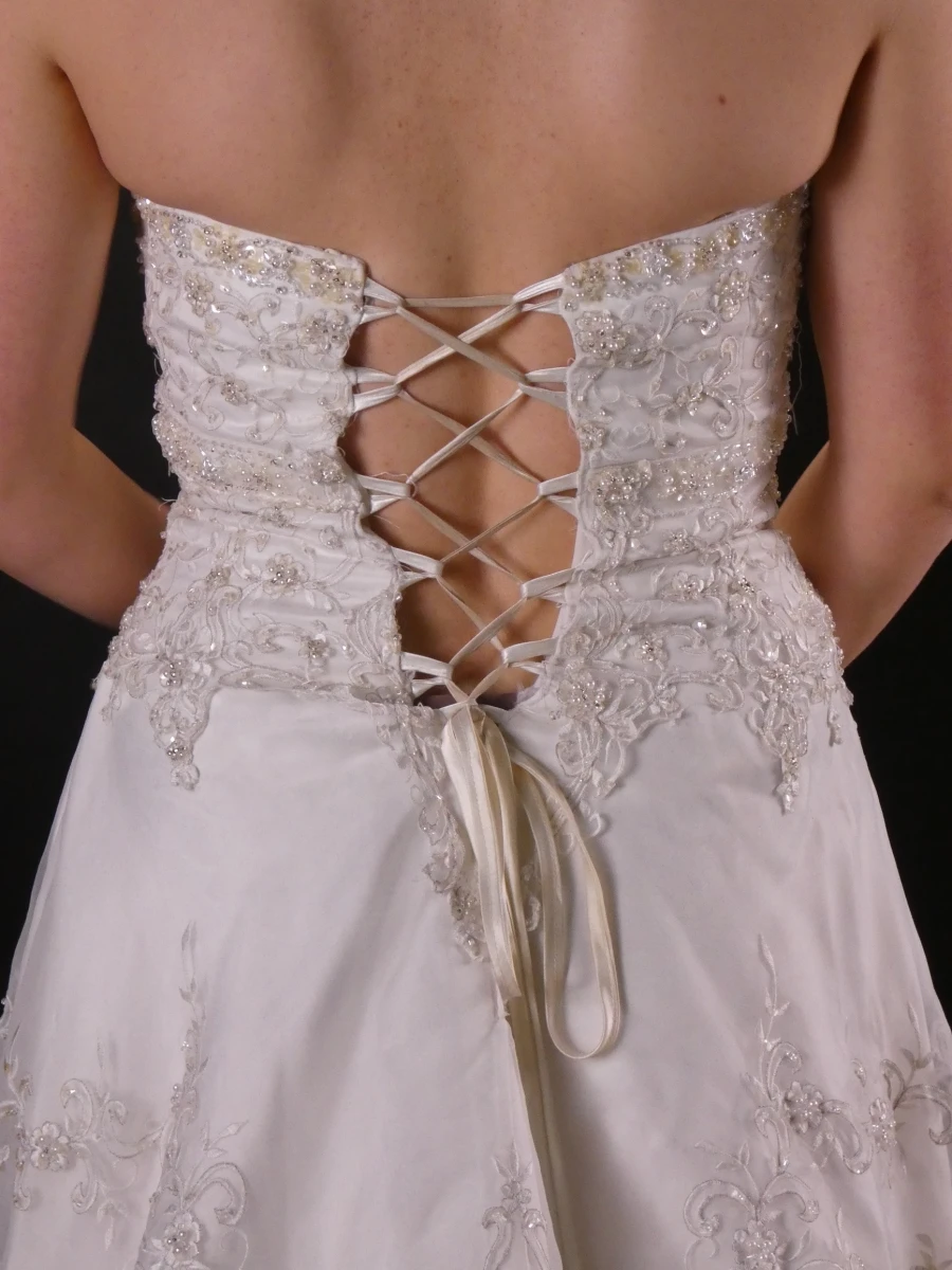 Miss Kelly Bruidsjurk – Strapless Sweetheart met Kant, Parels & Sequins - foto 8