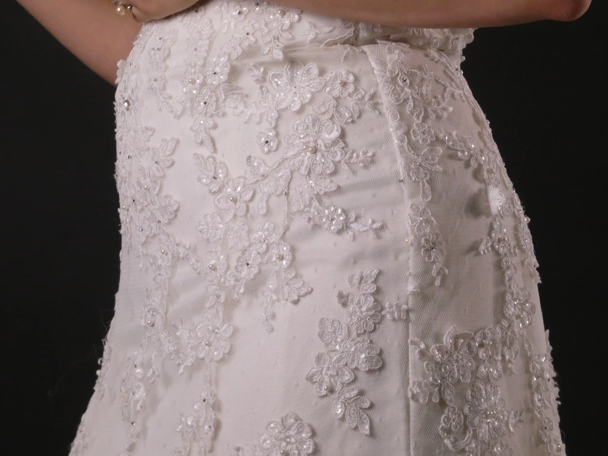 Tijdloze Italiaanse Elegantie – Cosmobella Milano trouwjurk (maat 10) - foto 4