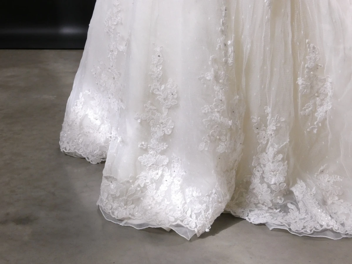 Tijdloze Italiaanse Elegantie – Cosmobella Milano trouwjurk (maat 10) - foto 5