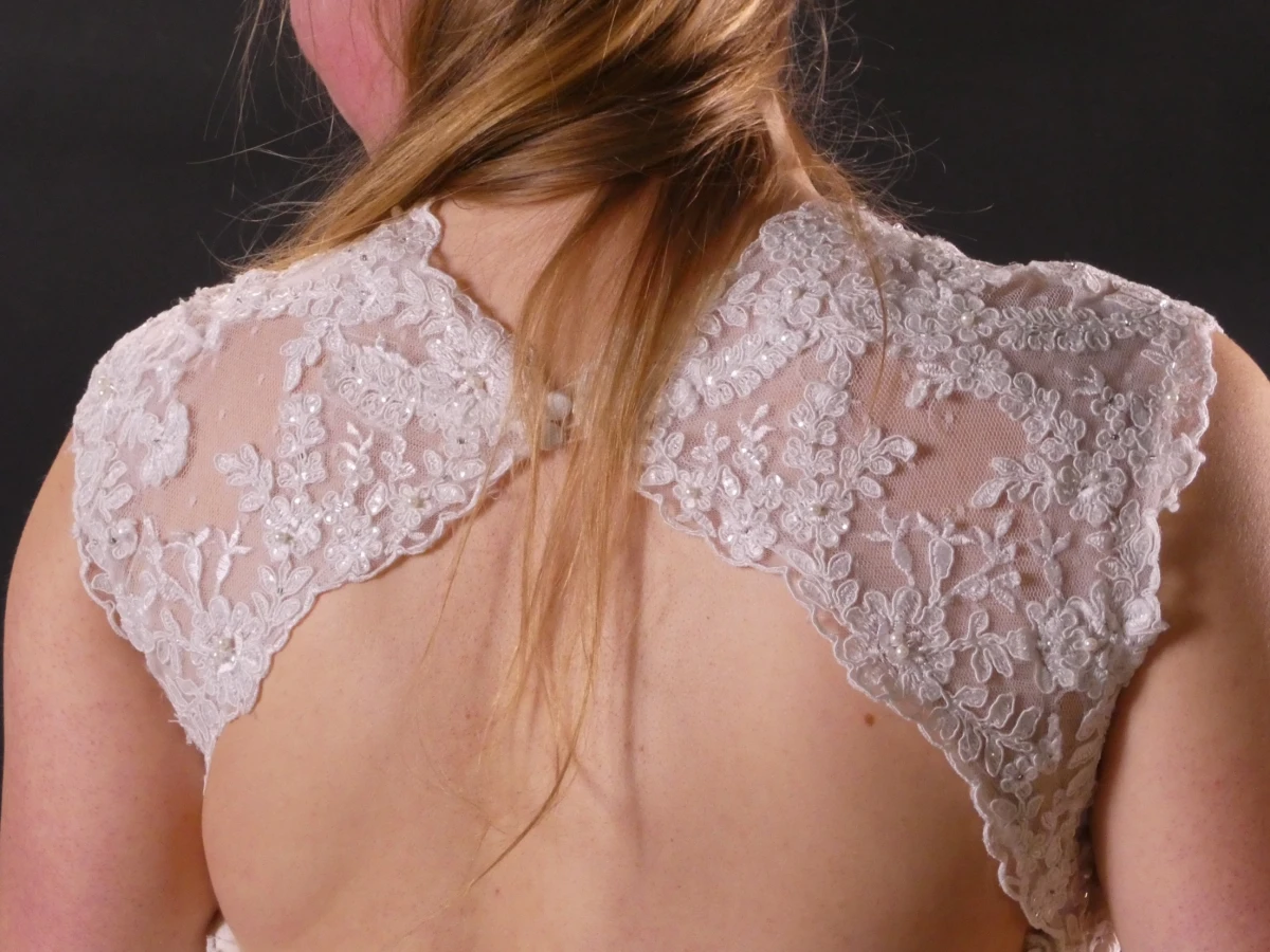 Tijdloze Italiaanse Elegantie – Cosmobella Milano trouwjurk (maat 10) - foto 8