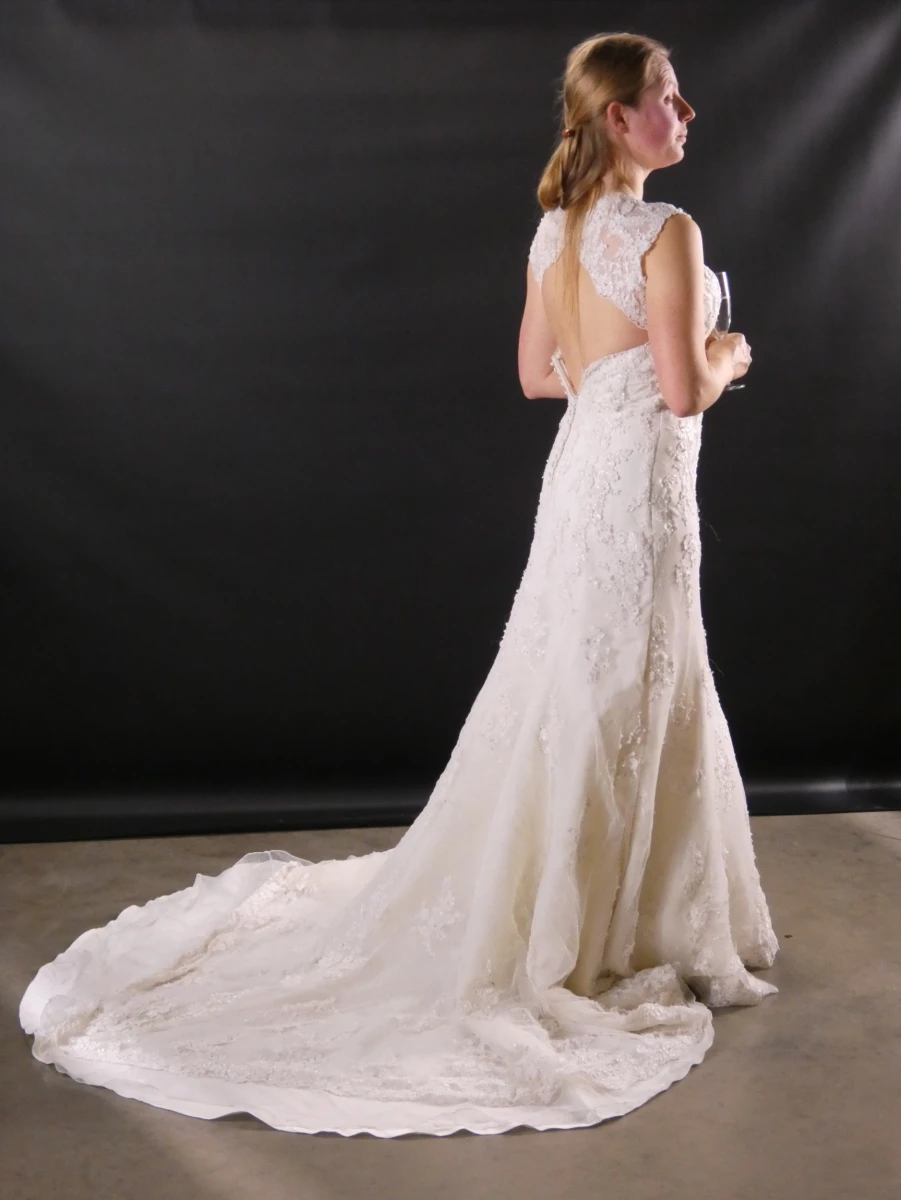 Tijdloze Italiaanse Elegantie – Cosmobella Milano trouwjurk (maat 10) - foto 7