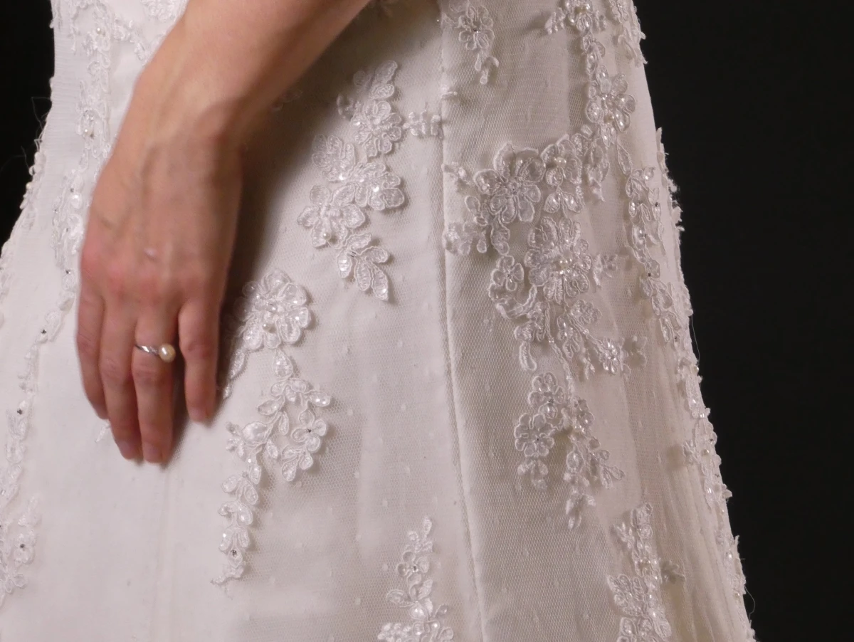 Tijdloze Italiaanse Elegantie – Cosmobella Milano trouwjurk (maat 10) - foto 3