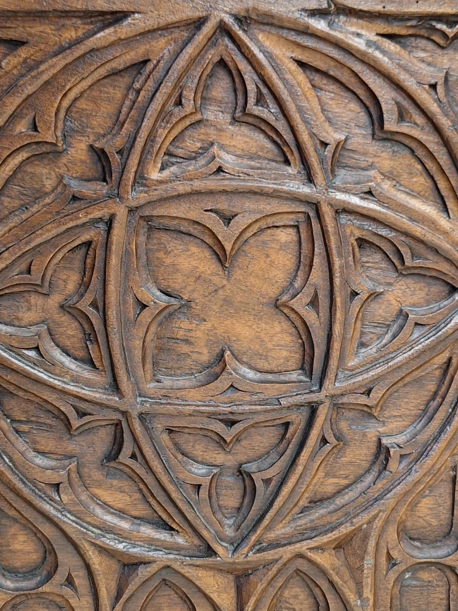 Antiek-look neogotische houten kist - rijk gesneden Gothic Revival decor - foto 11