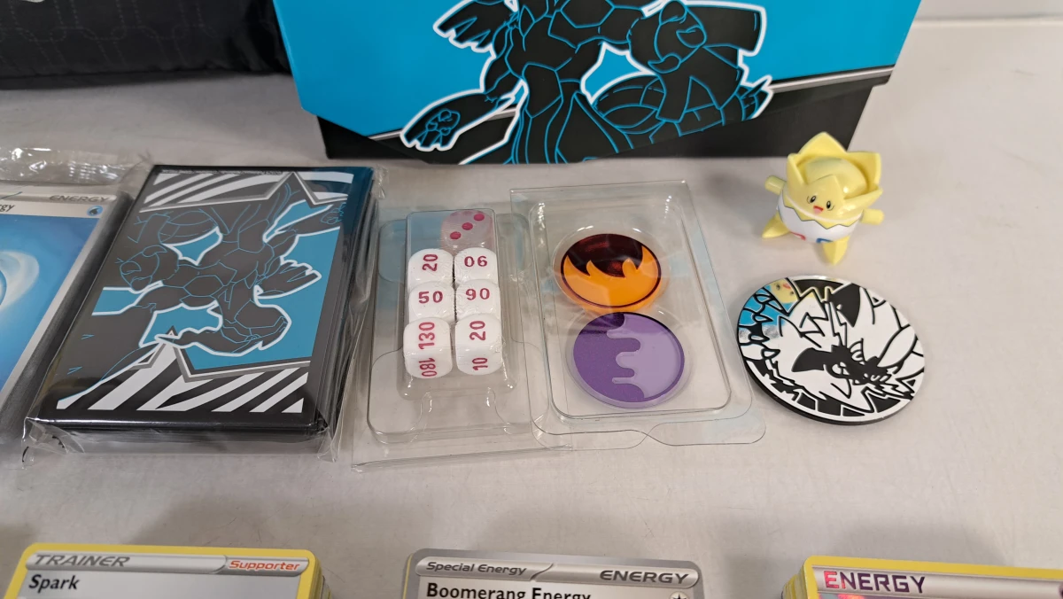 Grote Pokémon-verzameling met kaarten, Pikachu en accessoires - foto 4