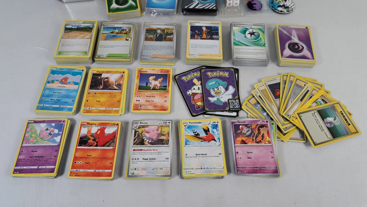 Grote Pokémon-verzameling met kaarten, Pikachu en accessoires - foto 3