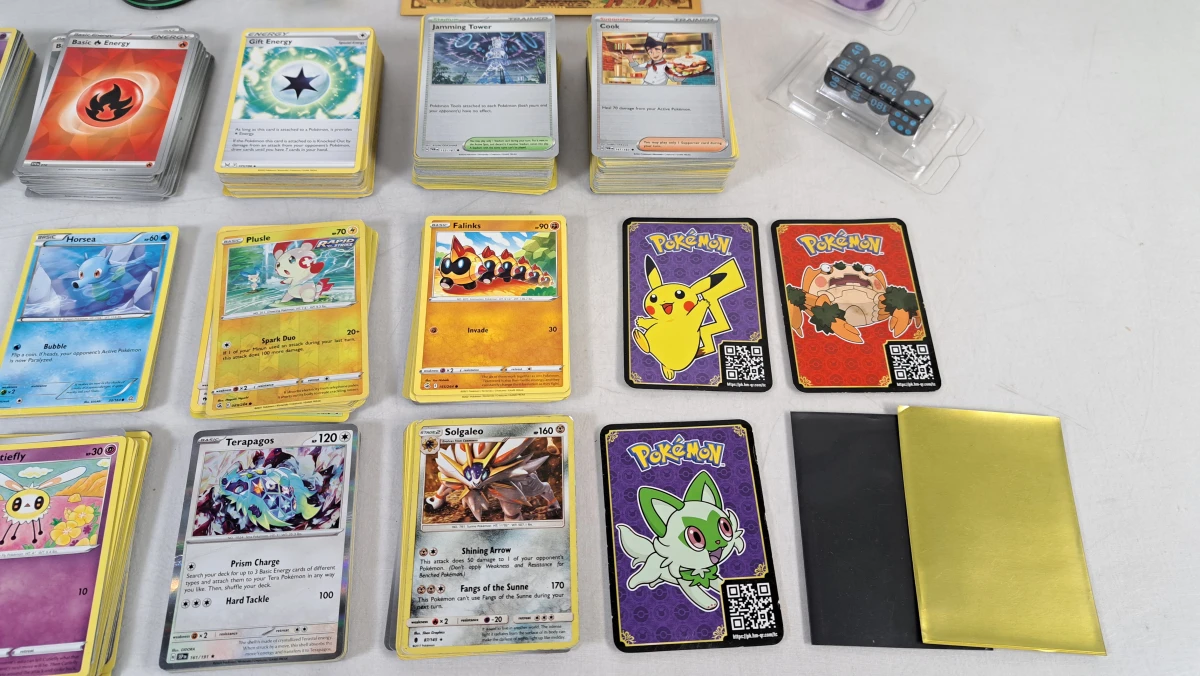 Grote Pokémon TCG-verzameling met kaarten en accessoires - foto 4