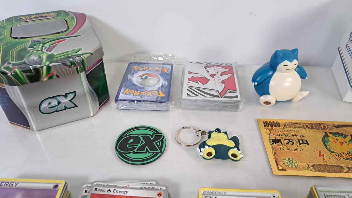 Grote Pokémon TCG-verzameling met kaarten en accessoires - foto 2