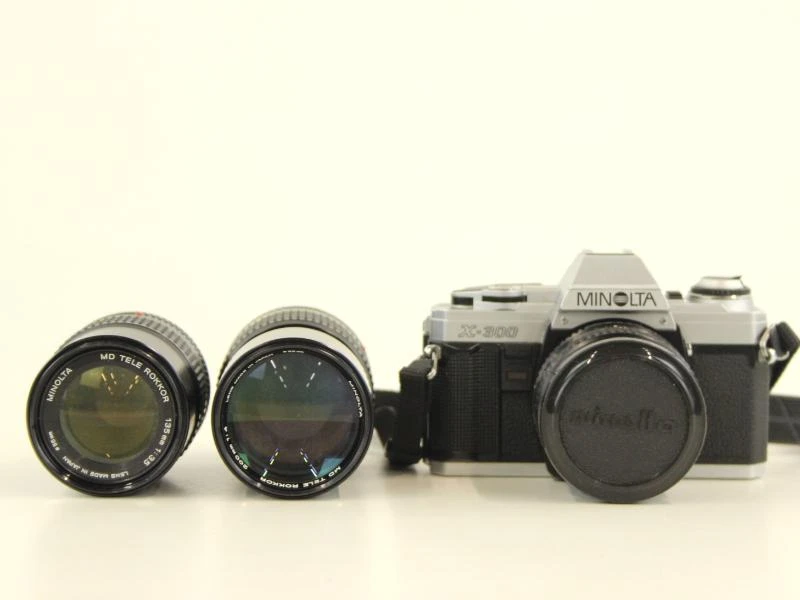 Vintage Minolta X-300 analoog fototoestel met Minolta Rokkor lenzen en tas - foto 2