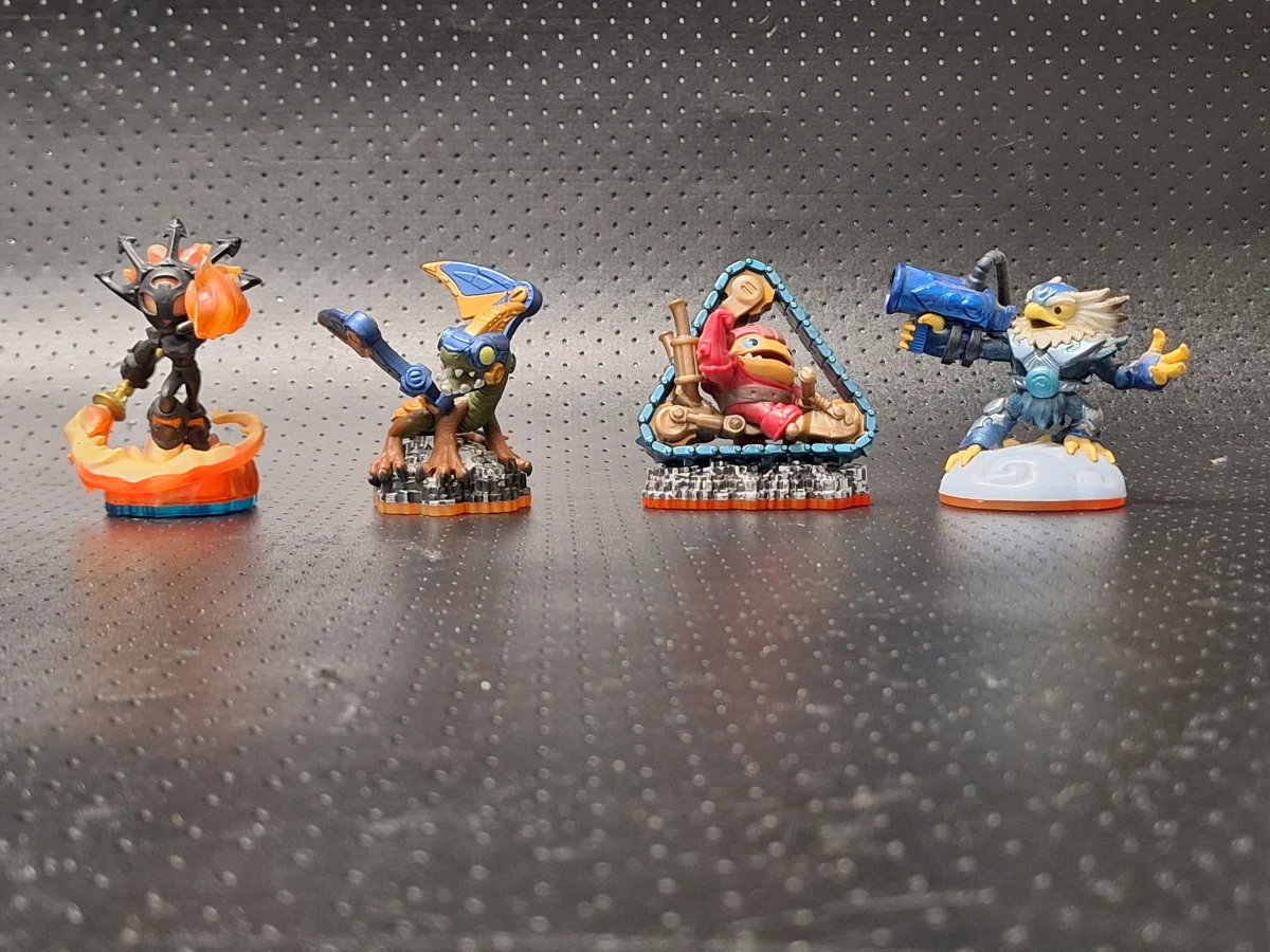 Verzameling van 30 Skylanders gamefiguren inclusief Giants - foto 5