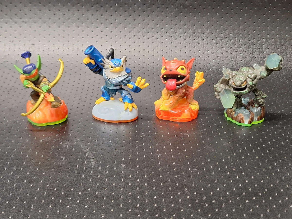 Verzameling van 30 Skylanders gamefiguren inclusief Giants - foto 7