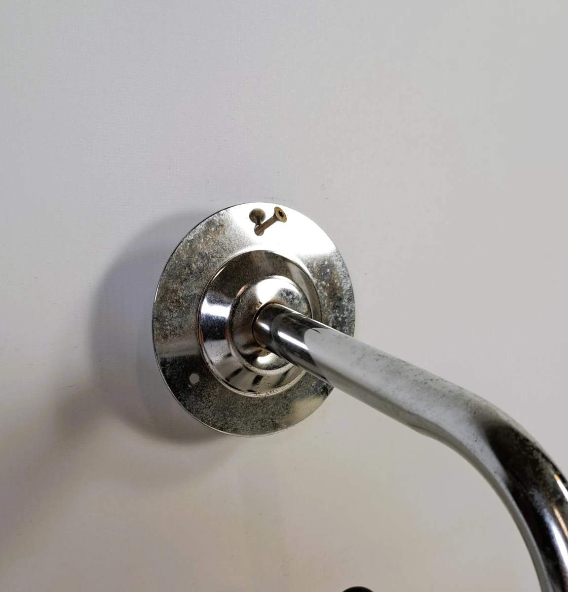 Vintage Sputnik wandkapstok met zwarte bol, ca. 1960-1970 - foto 3
