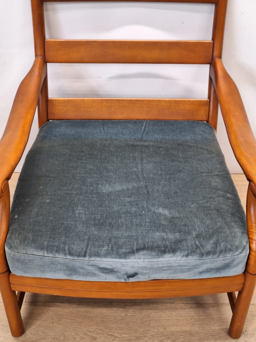 Vintage loungefauteuil in massief hout met blauwgrijze velours bekleding - foto 15