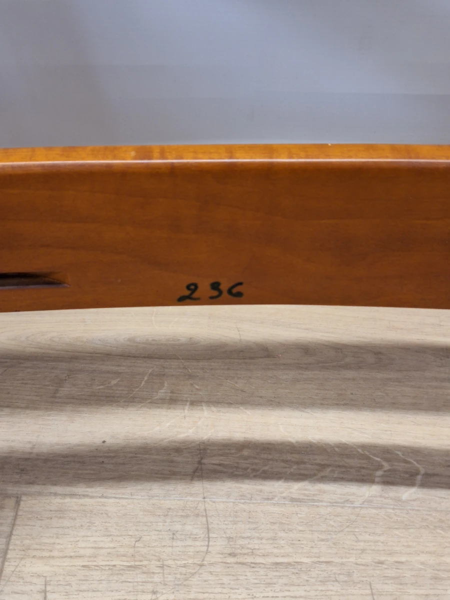 Vintage loungefauteuil in massief hout met blauwgrijze velours bekleding - foto 12