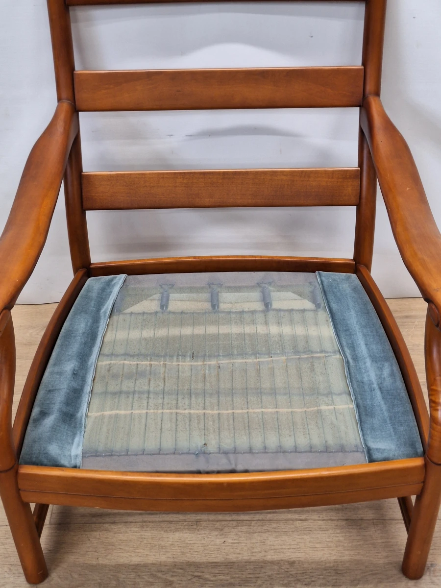 Vintage loungefauteuil in massief hout met blauwgrijze velours bekleding - foto 14